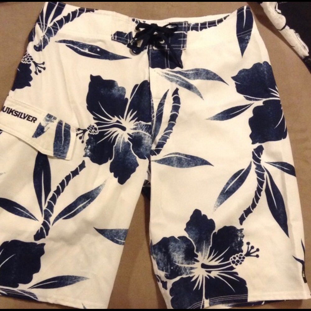 Bundle of 2 shorts size 36